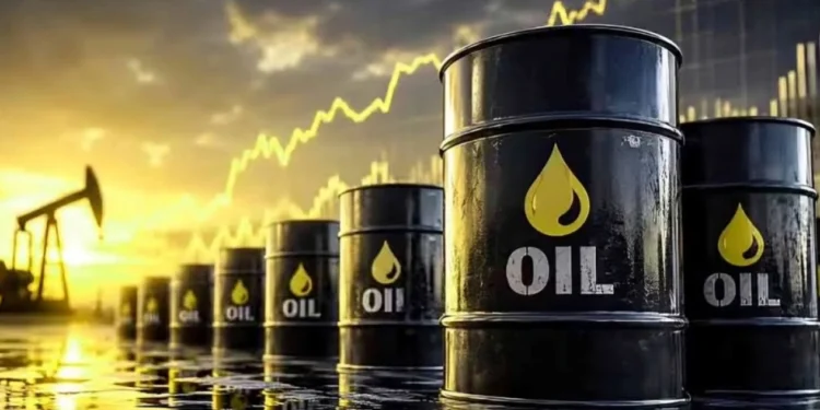 দেশে দাম বাড়ার বিপরীতে বিশ্ববাজারে কমল তেলের দাম