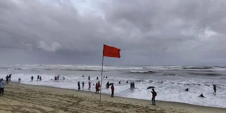 লঘুচাপ উত্তর আন্দামান সাগরে, নদীবন্দরে সতর্ক সংকেত