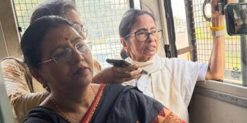 পশ্চিমবঙ্গের সাবেক মুখ্যমন্ত্রী মমতা দিল্লিতে আটক